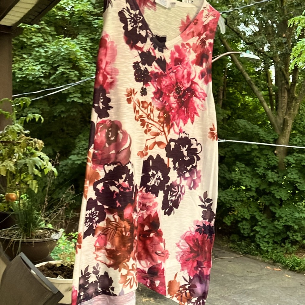 Woman’s tunic size large that’s 12 to 14. Colors of deep purple, light,